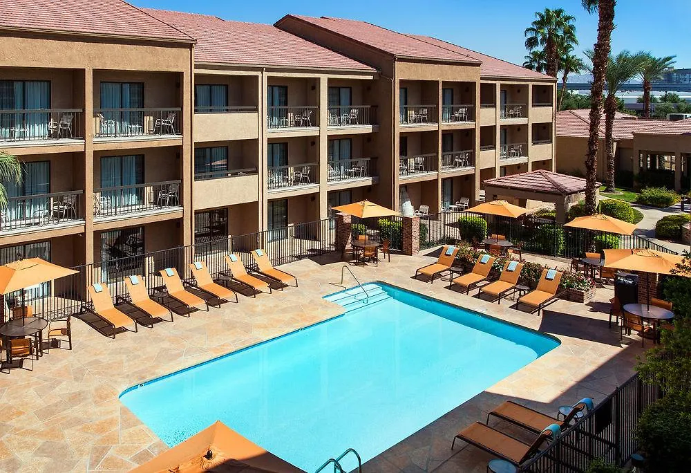 Courtyard By Marriott Las Vegas Convention Center 3*,