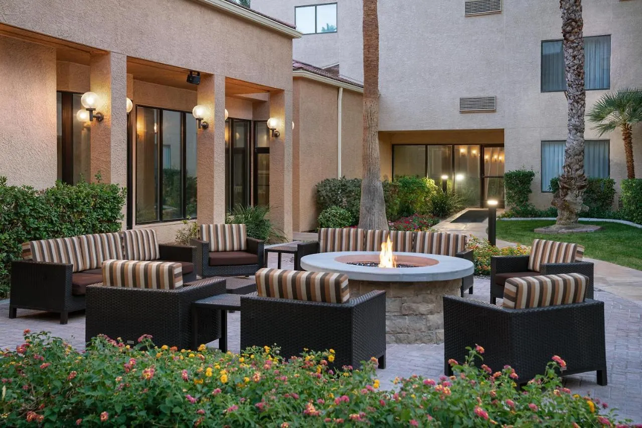 Courtyard By Marriott Las Vegas Convention Center 3*,