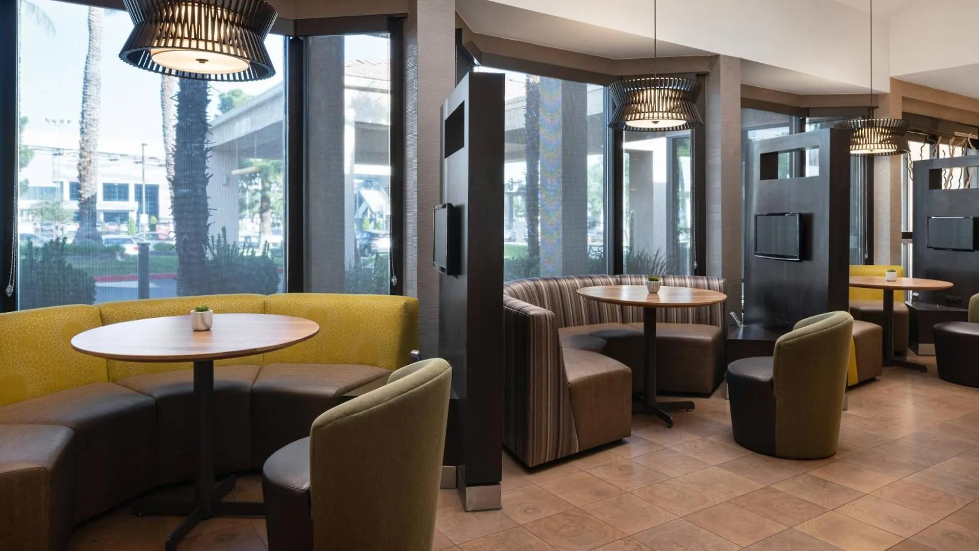 Courtyard By Marriott Las Vegas Convention Center
