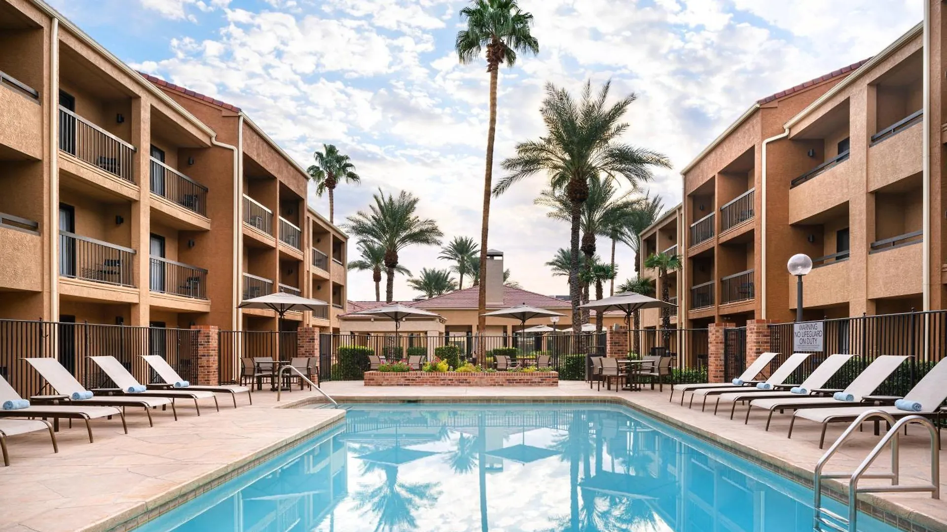 Courtyard By Marriott Las Vegas Convention Center