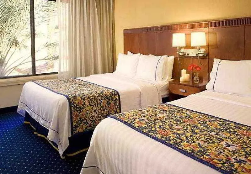 Courtyard By Marriott Las Vegas Convention Center