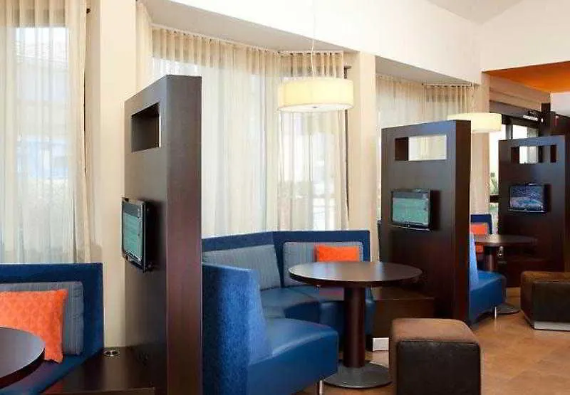 Courtyard By Marriott Las Vegas Convention Center Hotel
