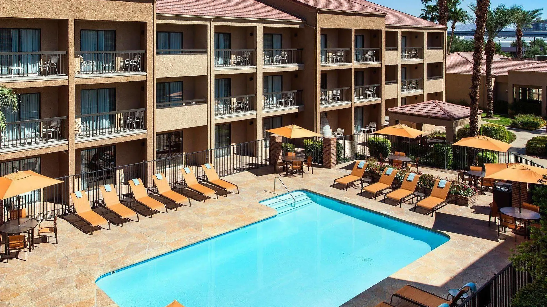 Courtyard By Marriott Las Vegas Convention Center 3*,