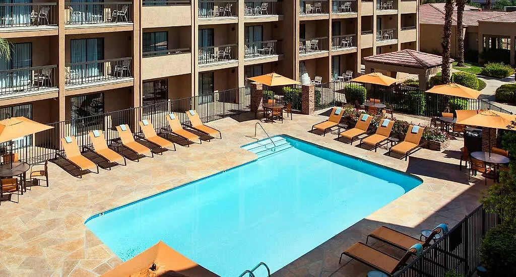Courtyard By Marriott Las Vegas Convention Center