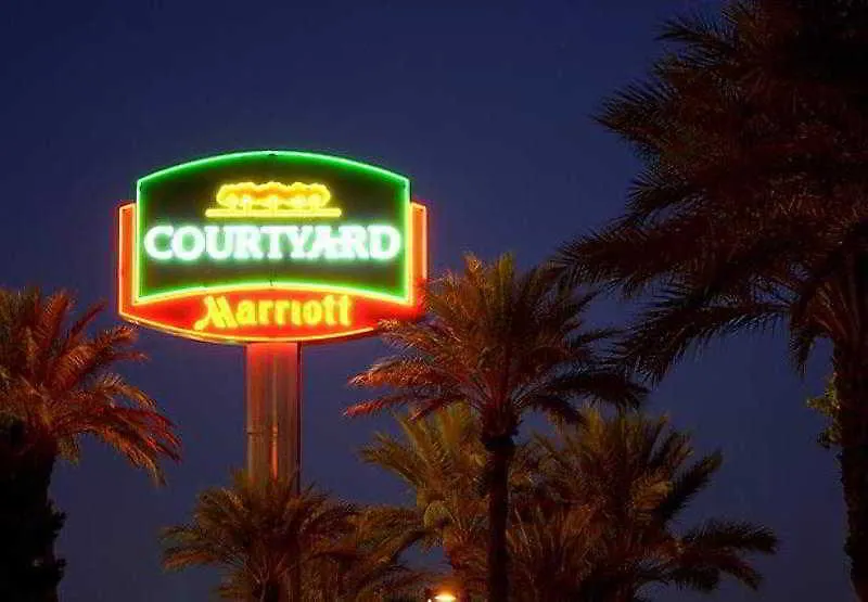 Courtyard By Marriott Las Vegas Convention Center Hotel