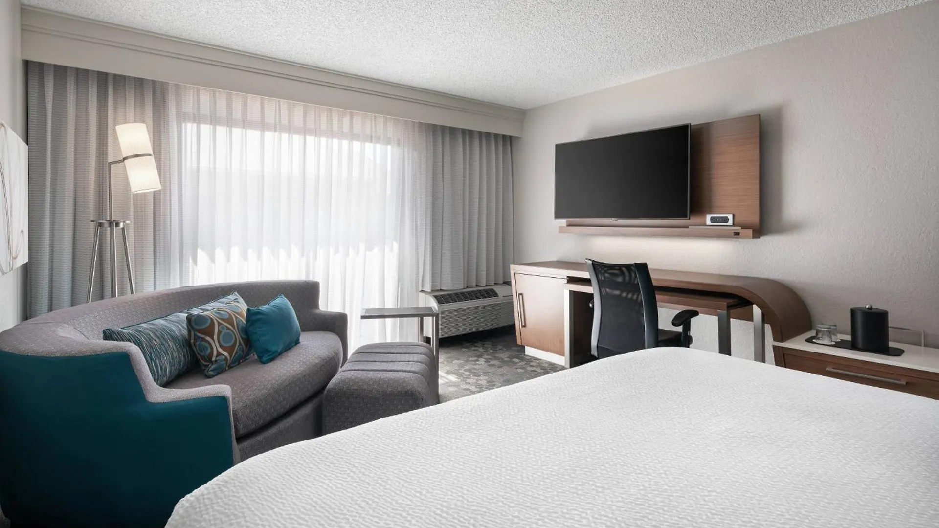 Courtyard By Marriott Las Vegas Convention Center