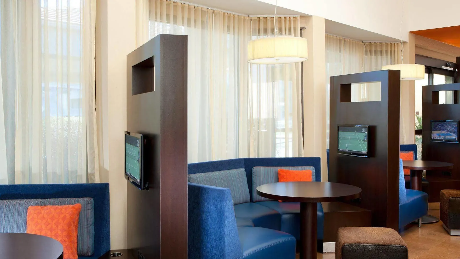 Courtyard By Marriott Las Vegas Convention Center